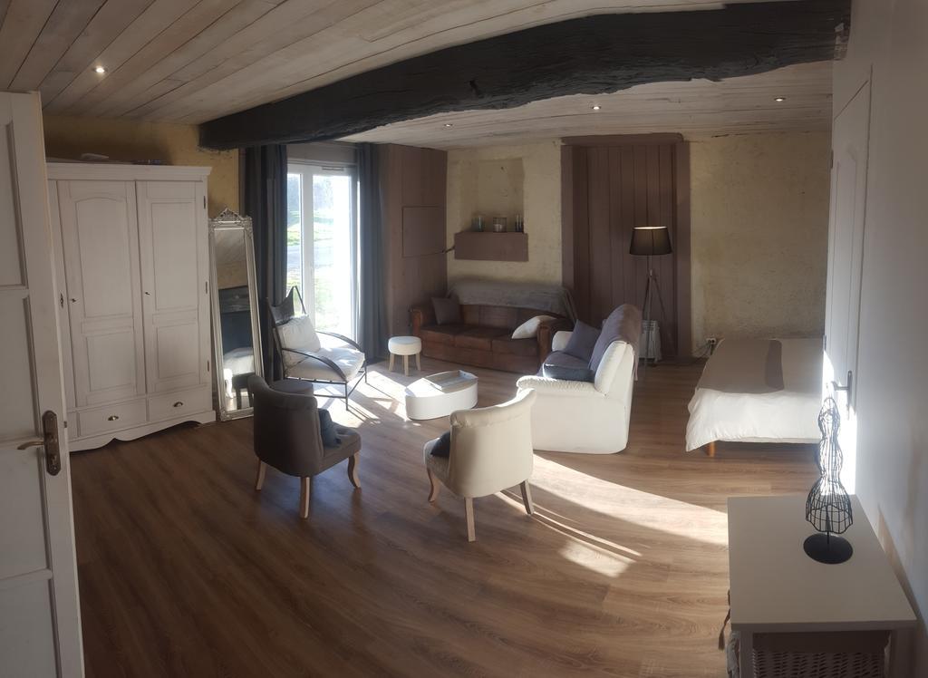 Отель Domaine De L'Etanchet Saint-Hilaire-le-Vouhis Экстерьер фото
